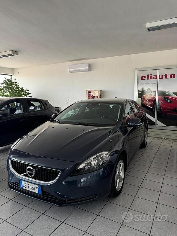 Usata Volvo V40 Kinetic 150 CV (110 kW) 2017 Blu Station wagon