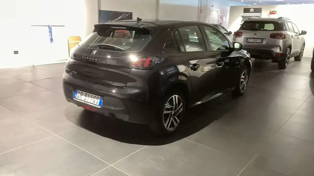Usata Peugeot 208 Allure 102 CV (75 kW) 2023 Nero Utilitaria