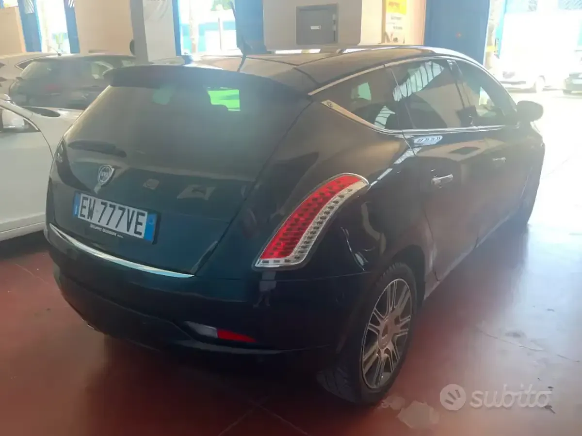 Usata Lancia Delta 120 CV (88 kW) 2014 Nero Utilitaria