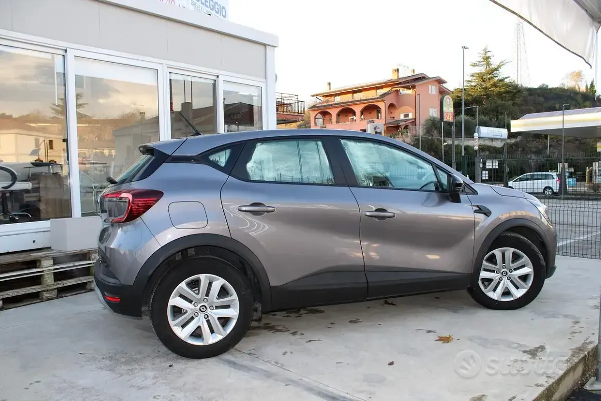 Usata Renault Captur Zen 91 CV (66 kW) 2021 Grigio SUV