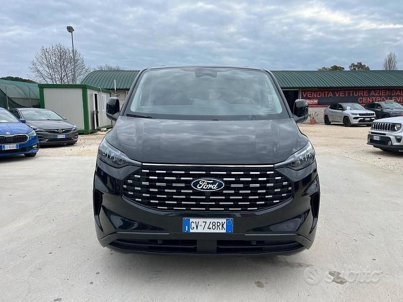 Usata Ford Tourneo Custom 170 CV (125 kW) 2024 Nero Furgone