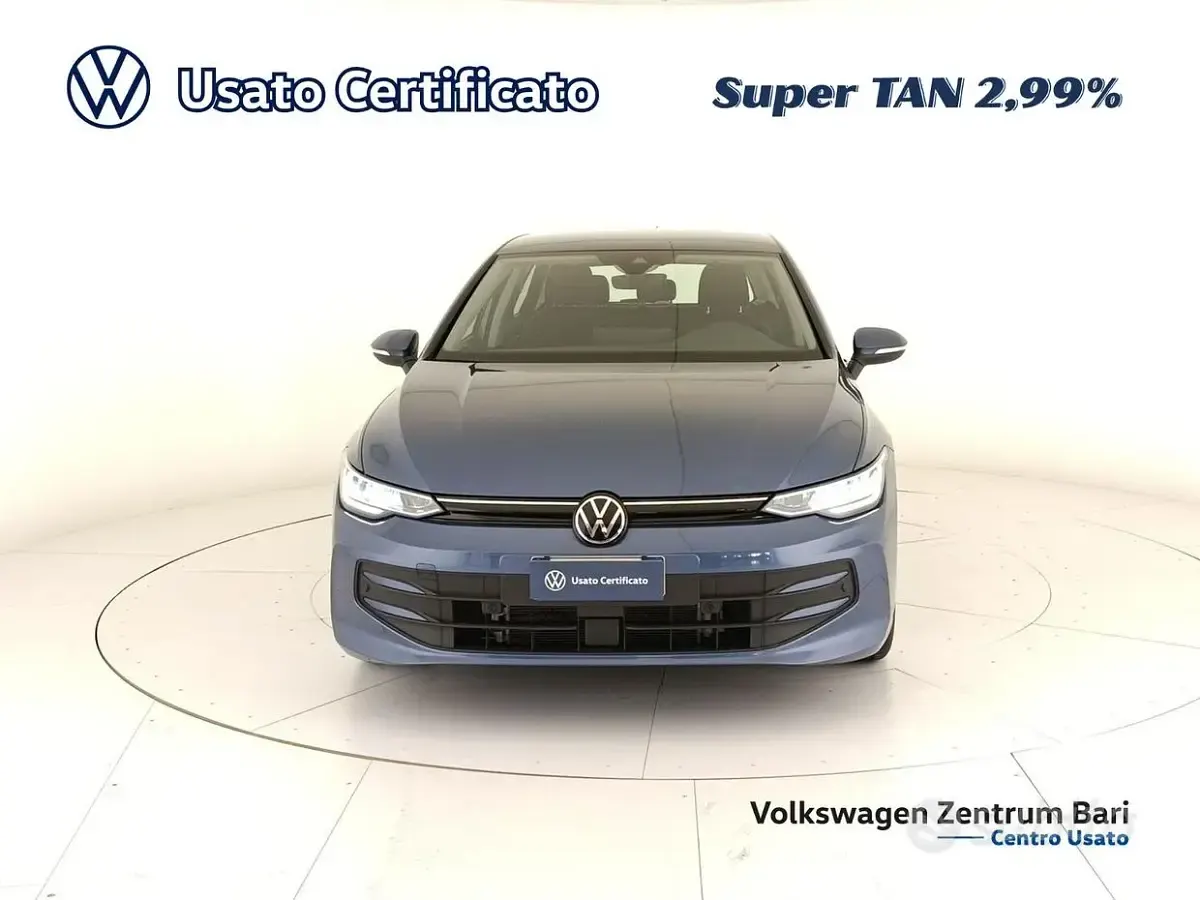 Usata VW Golf VIII Life 116 CV (85 kW) 2025 Blu Berlina