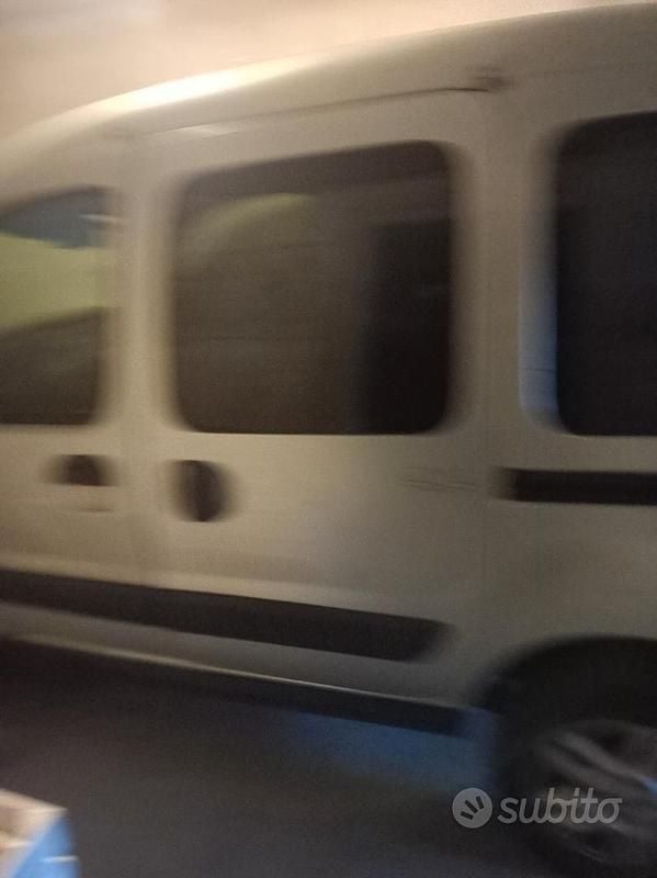 Usata Renault Kangoo 84 CV (61 kW) 2004 Monovolume