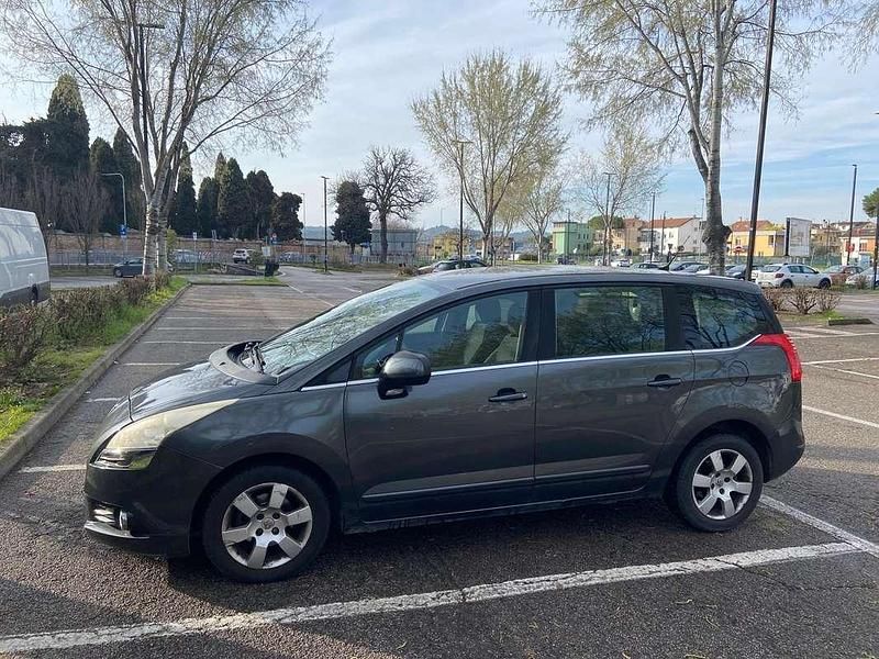 Usata Peugeot 5008 Access 114 CV (83 kW) 2013 Monovolume