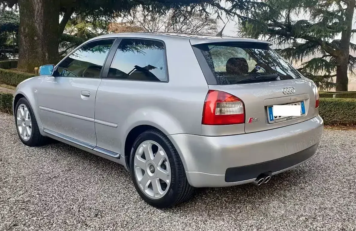 Usata Audi S3 225 CV (165 kW) 2001 Grigio Utilitaria