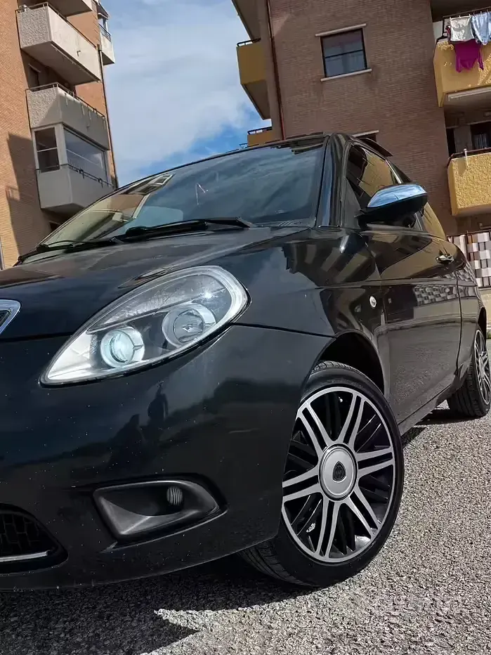 Usata Lancia Ypsilon 69 CV (50 kW) 2004 Nero Utilitaria