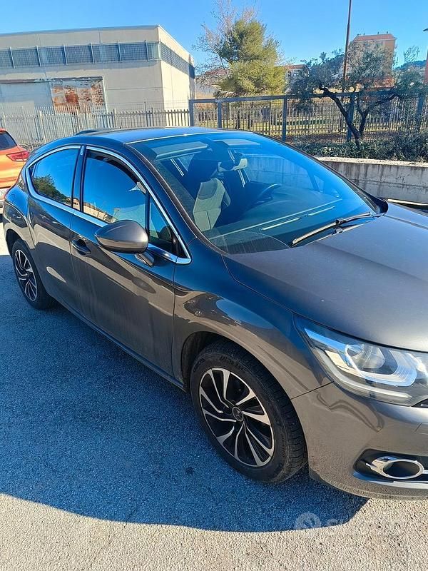Usata DS Automobiles DS4 120 CV (88 kW) 2016 Marrone Utilitaria