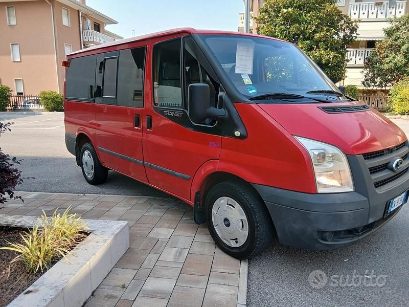 Usata Ford Transit 86 CV (63 kW) 2011 Rosso Monovolume