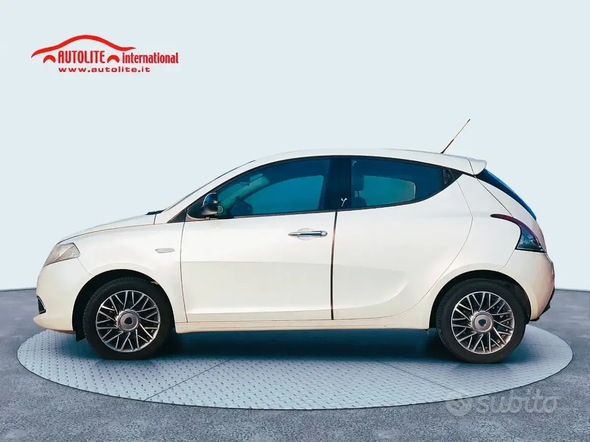 Usata Lancia Ypsilon Gold 95 CV (69 kW) 2013 Bianco Utilitaria