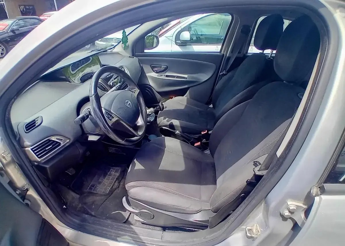 Usata Lancia Ypsilon Gold 95 CV (69 kW) 2015 Grigio Utilitaria