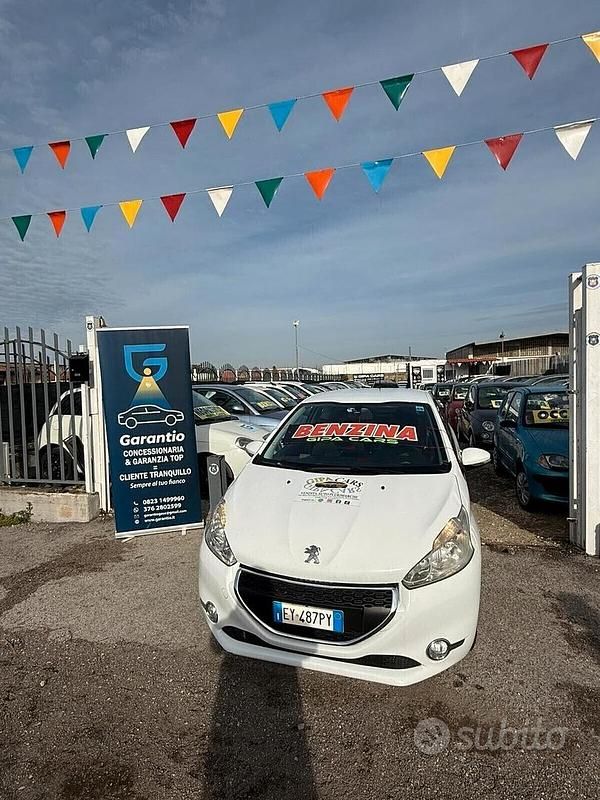 Usata Peugeot 208 Allure 81 CV (59 kW) 2015 Bianco Utilitaria