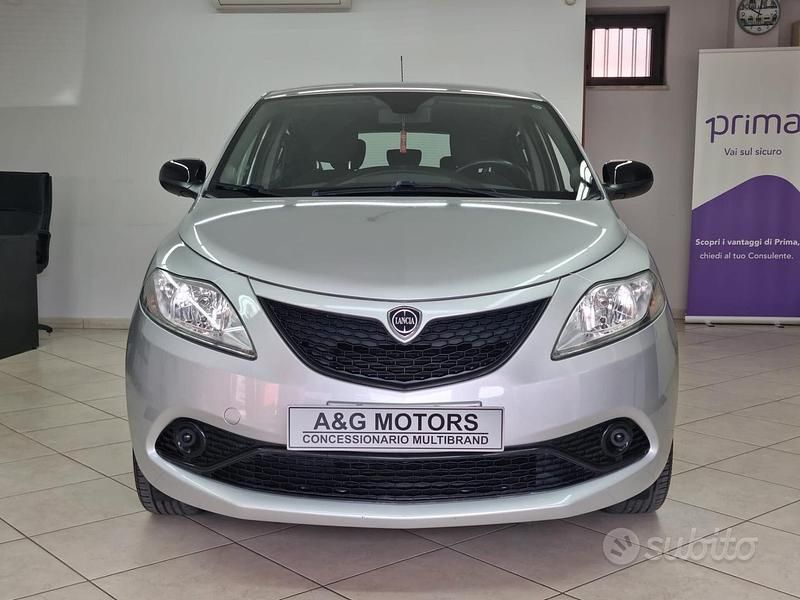 Usata Lancia Ypsilon Gold 69 CV (50 kW) 2018 Grigio Utilitaria