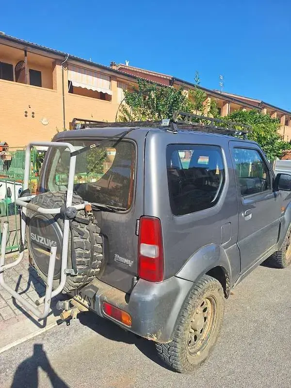 Usata Suzuki Jimny 86 CV (63 kW) 2006 Grigio SUV