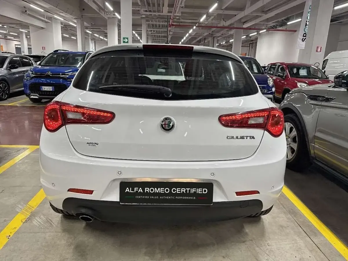 Usata Alfa Romeo Giulietta Super 120 CV (88 kW) 2019 Bianco Utilitaria