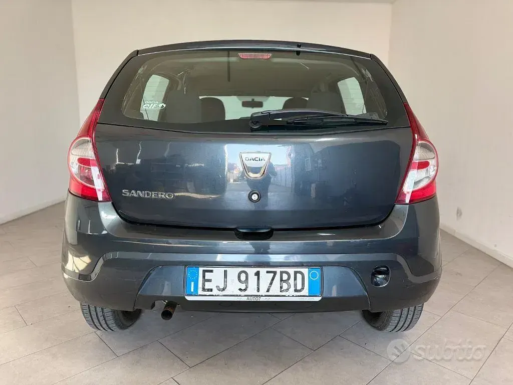 Usata Dacia Sandero 75 CV (55 kW) 2011 Grigio Berlina