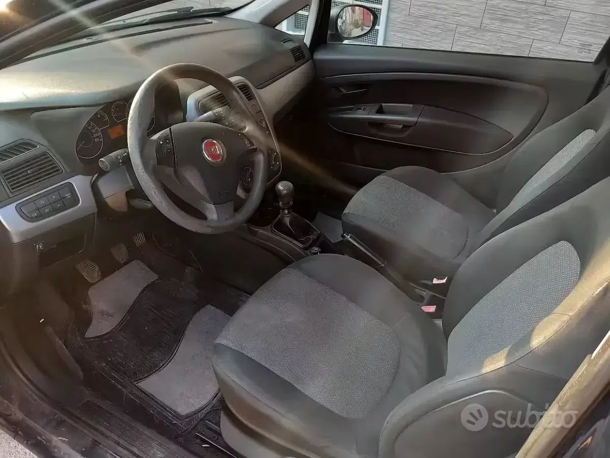 Usata Fiat Grande Punto 77 CV (56 kW) 2010 Bluazzurro Utilitaria