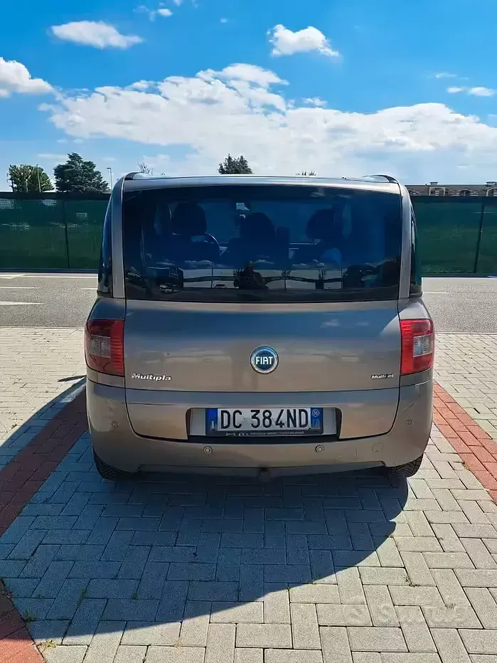 Usata Fiat Multipla 120 CV (88 kW) 2006 Grigio Monovolume