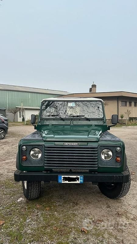 Usata Land Rover Defender 122 CV (89 kW) 2004 Verde Station wagon