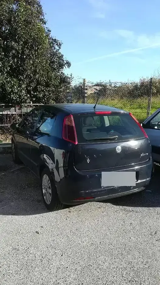 Usata Fiat Grande Punto 75 CV (55 kW) 2006 Bluazzurro Utilitaria