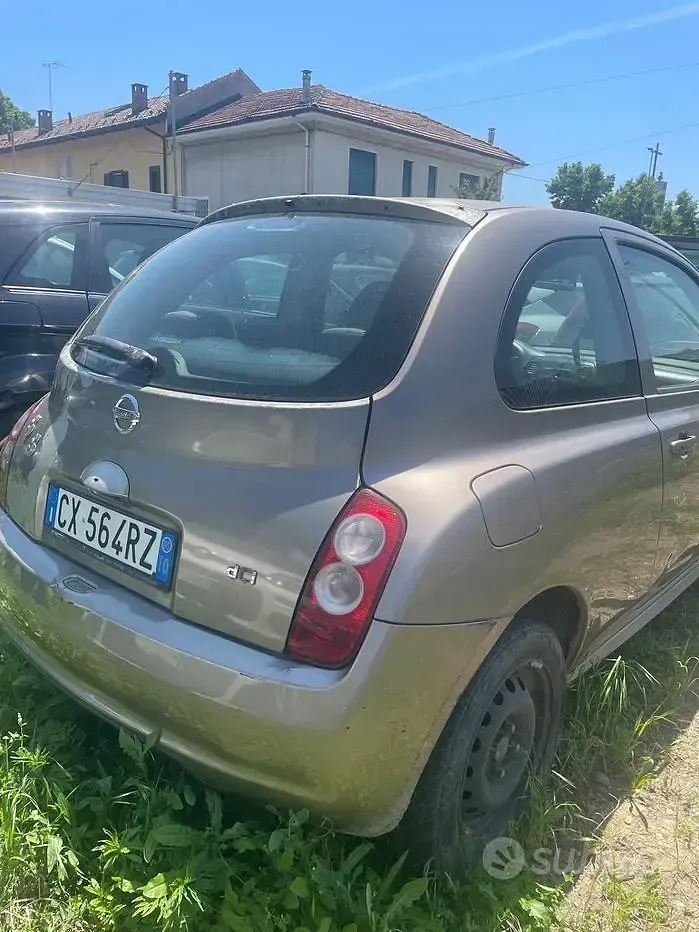 Usata Nissan Micra Tekna 82 CV (60 kW) 2005 Grigio Berlina