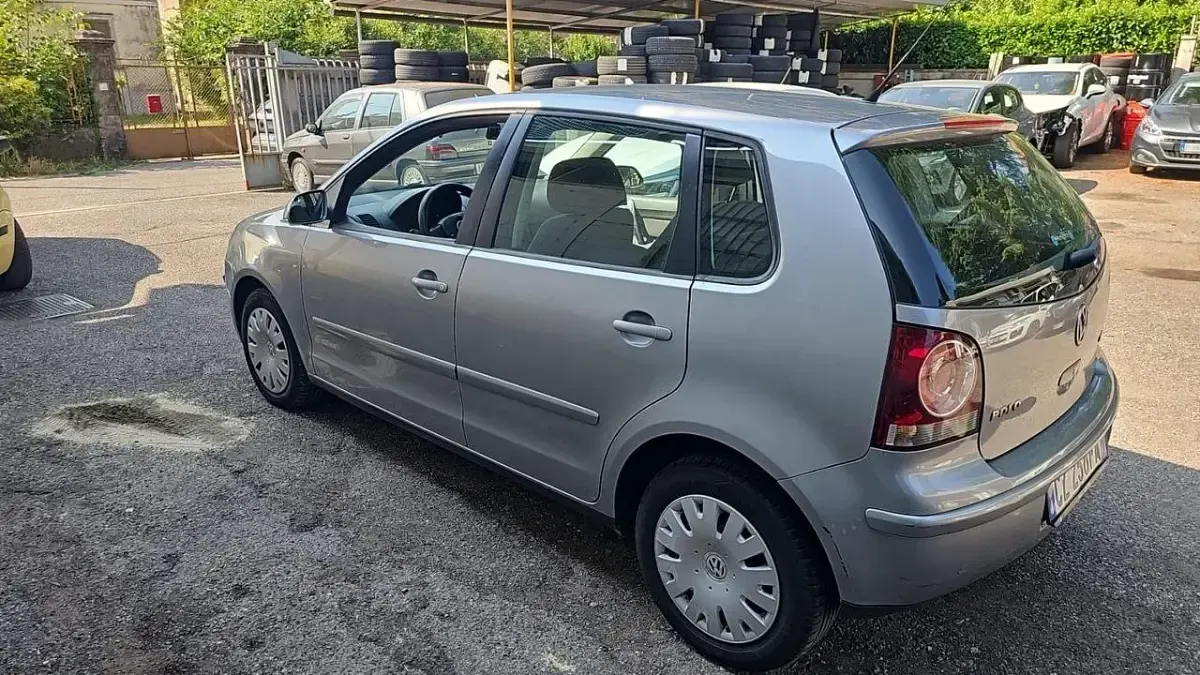 Usata VW Polo Sportline 69 CV (50 kW) 2006 Grigio Utilitaria