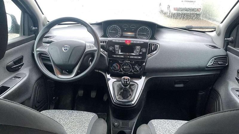 Usata Lancia Ypsilon 69 CV (50 kW) 2018 Utilitaria