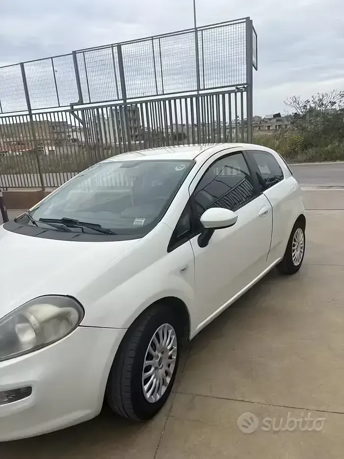 Usata Fiat Punto 90 CV (66 kW) 2013 Utilitaria