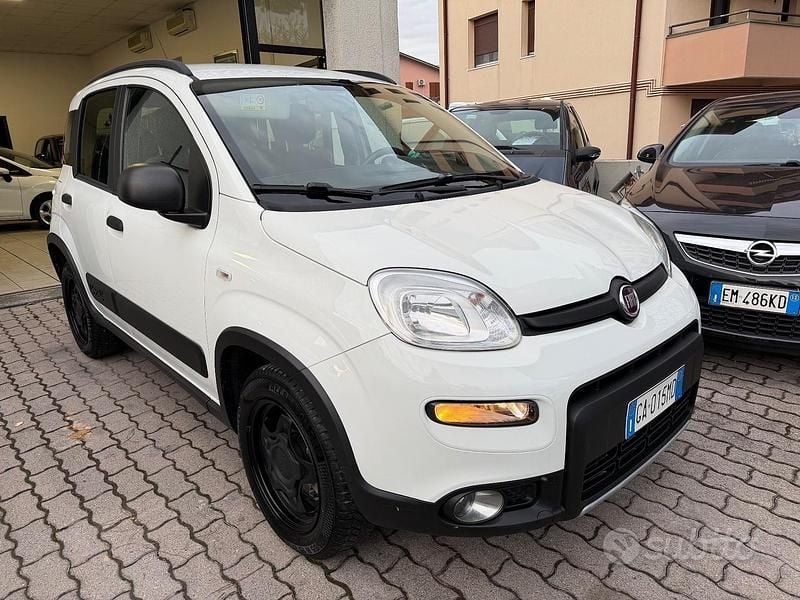 Usata Fiat Panda 4x4 84 CV (61 kW) 2021 Bianco Utilitaria