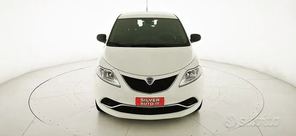 Usata Lancia Ypsilon Silver 69 CV (50 kW) 2017 Bianco Utilitaria
