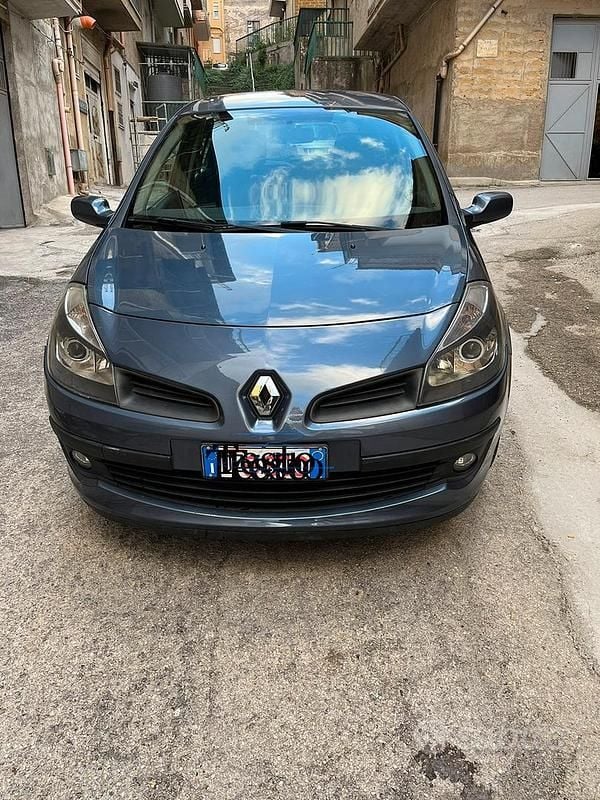 Usata 2009 Renault Clio II | 2700 € (Buon prezzo) - Immagine 1/4