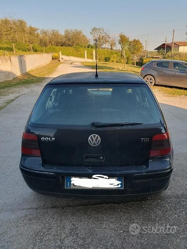 Usata VW Golf IV 101 CV (74 kW) 2002 Nero Berlina