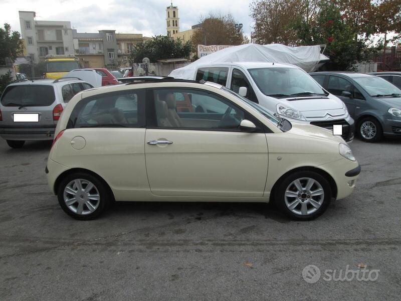 Usata Lancia Ypsilon 80 CV (58 kW) 2004 Beige Utilitaria