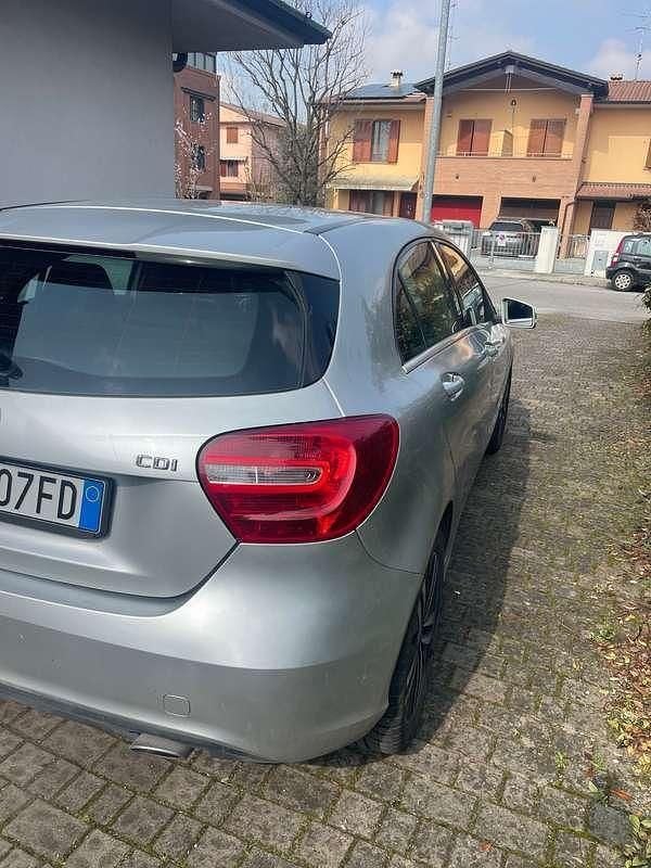 Usata Mercedes A180 109 CV (80 kW) 2014 Argento Berlina