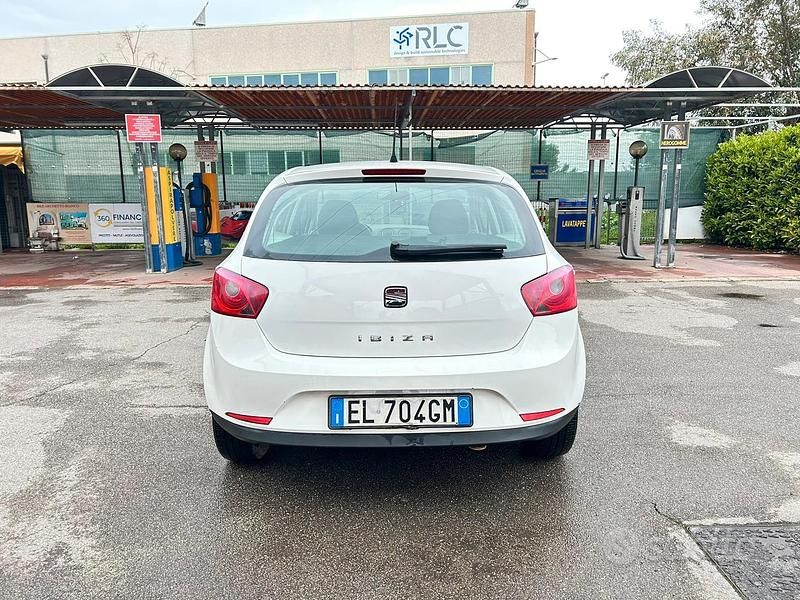 Usata Seat Ibiza 75 CV (55 kW) 2012 Berlina