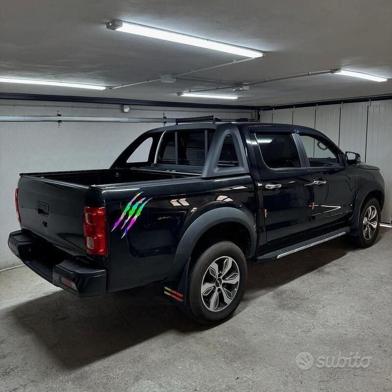 Usata EVO Cross 4 136 CV (100 kW) 2023 Nero Pick-up
