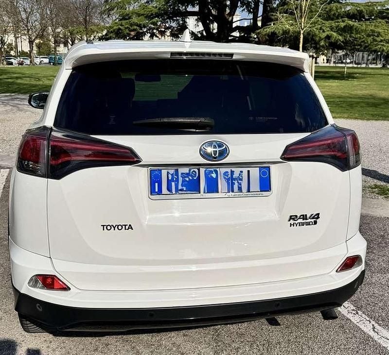 Usata Toyota RAV4 Hybrid Style 155 CV (114 kW) 2018 SUV