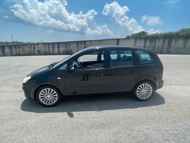 Usata 2010 Ford C-MAX Monovolume | 1500 € (Super prezzo) - Immagine 1/4