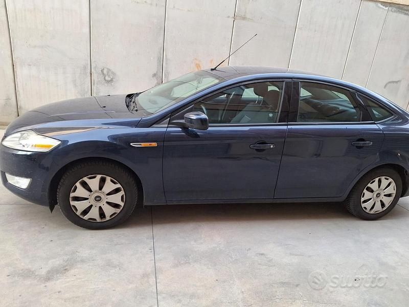 Usata Ford Mondeo Ghia 125 CV (91 kW) 2009 Blu Berlina
