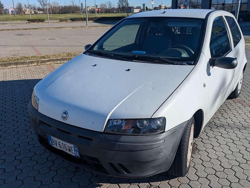 Usata Fiat Punto Star 63 CV (46 kW) 2001 Bianco Berlina