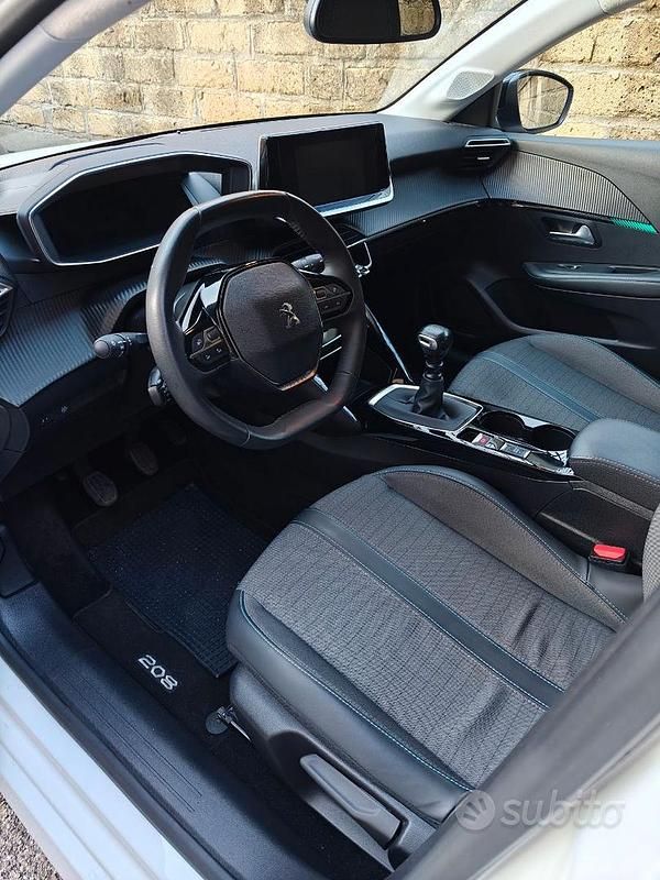 Usata Peugeot 208 Allure 100 CV (73 kW) 2024 Bianco Utilitaria