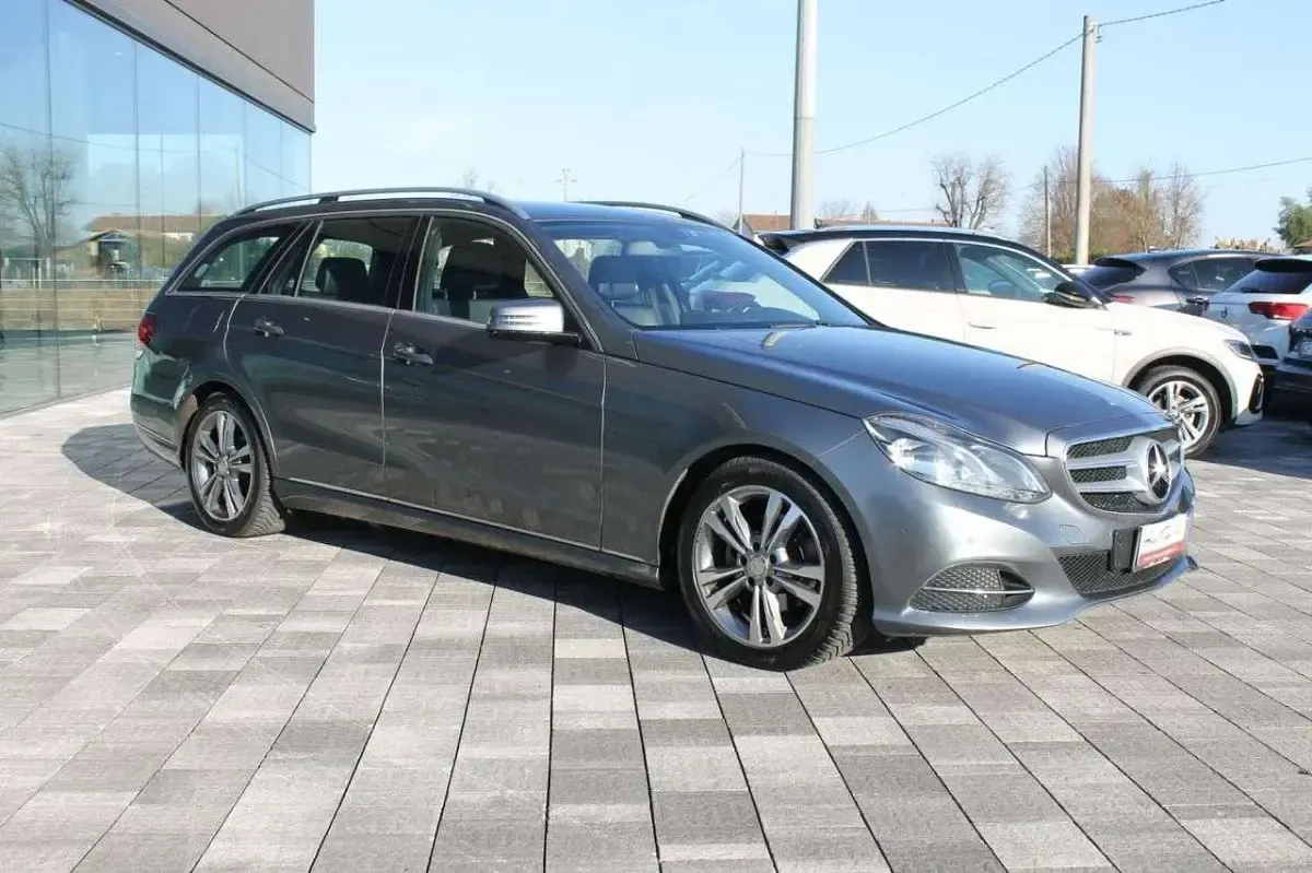 Usata Mercedes E200 Business 136 CV (100 kW) 2015 Argento Station wagon