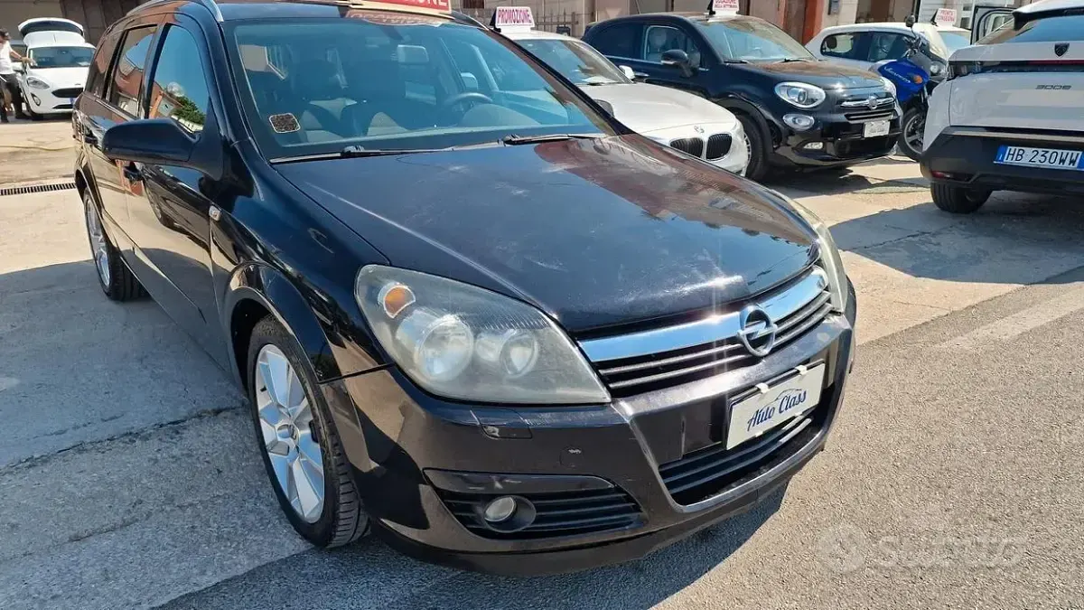 Usata Opel Astra Club 101 CV (74 kW) 2004 Nero Berlina