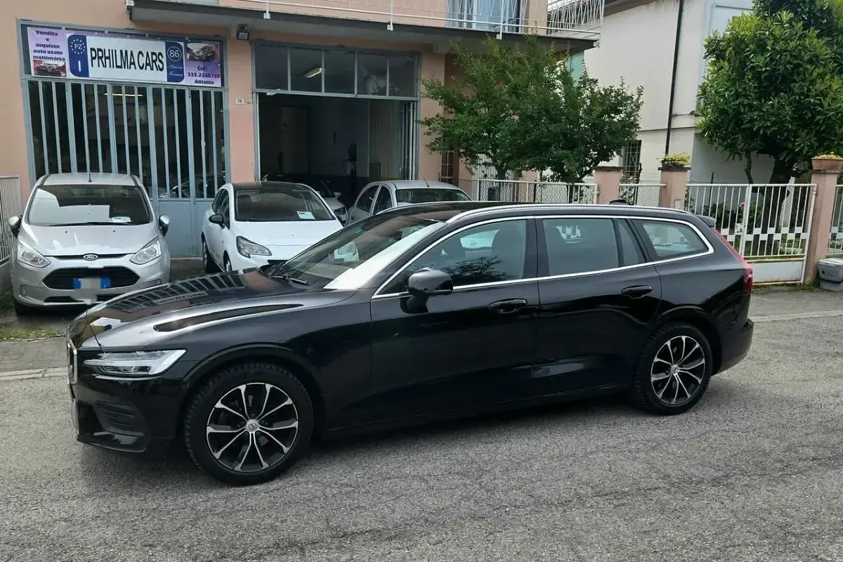 Usata Volvo V60 Business Edition 150 CV (110 kW) 2019 Nero Station wagon