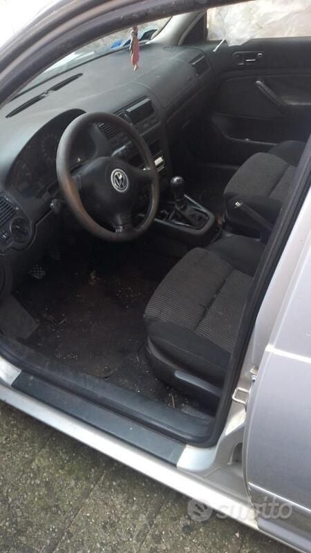 Usata VW Golf IV 101 CV (74 kW) 2000 Grigio Utilitaria