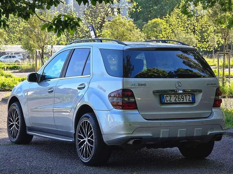 Käytetty Mercedes ML320 AMG 224 HP (164 kW) 2006 Hopea Katumaasturi