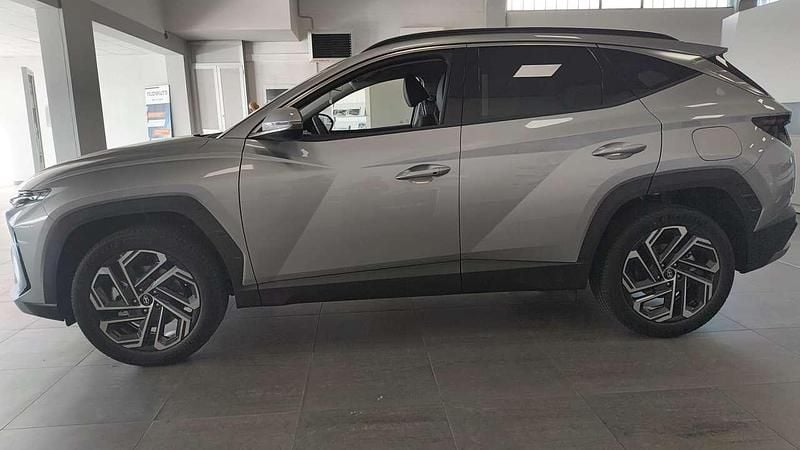 Nuova Hyundai Tucson 253 CV (186 kW) 2025 Cypress green SUV