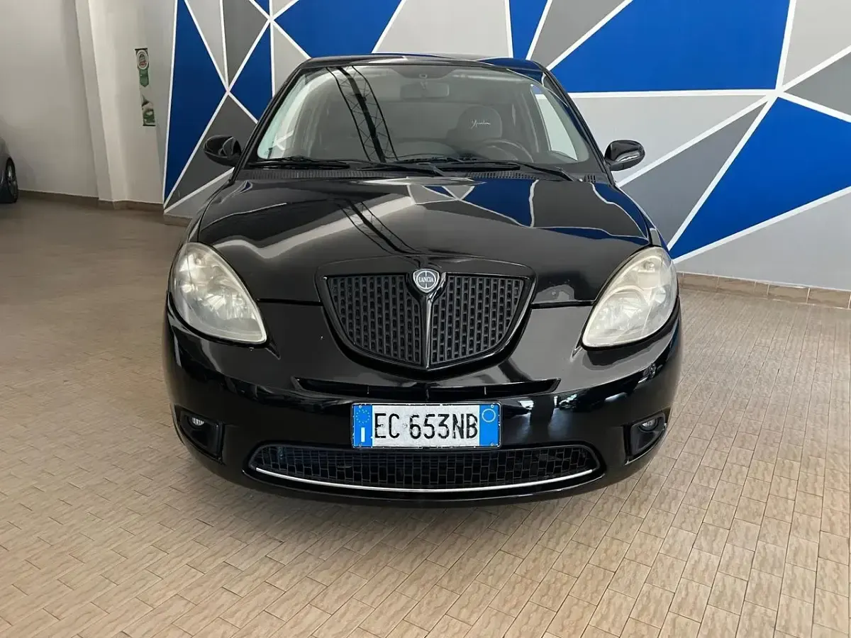 Usata Lancia Ypsilon 75 CV (55 kW) 2010 Nero Utilitaria