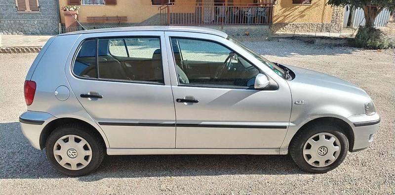 Usata VW Polo 50 CV (36 kW) 2001 Grigio Berlina