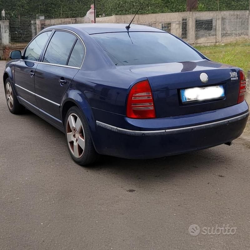 Usata 2005 Skoda Superb Tre volumi | 1500 € - Immagine 1/4