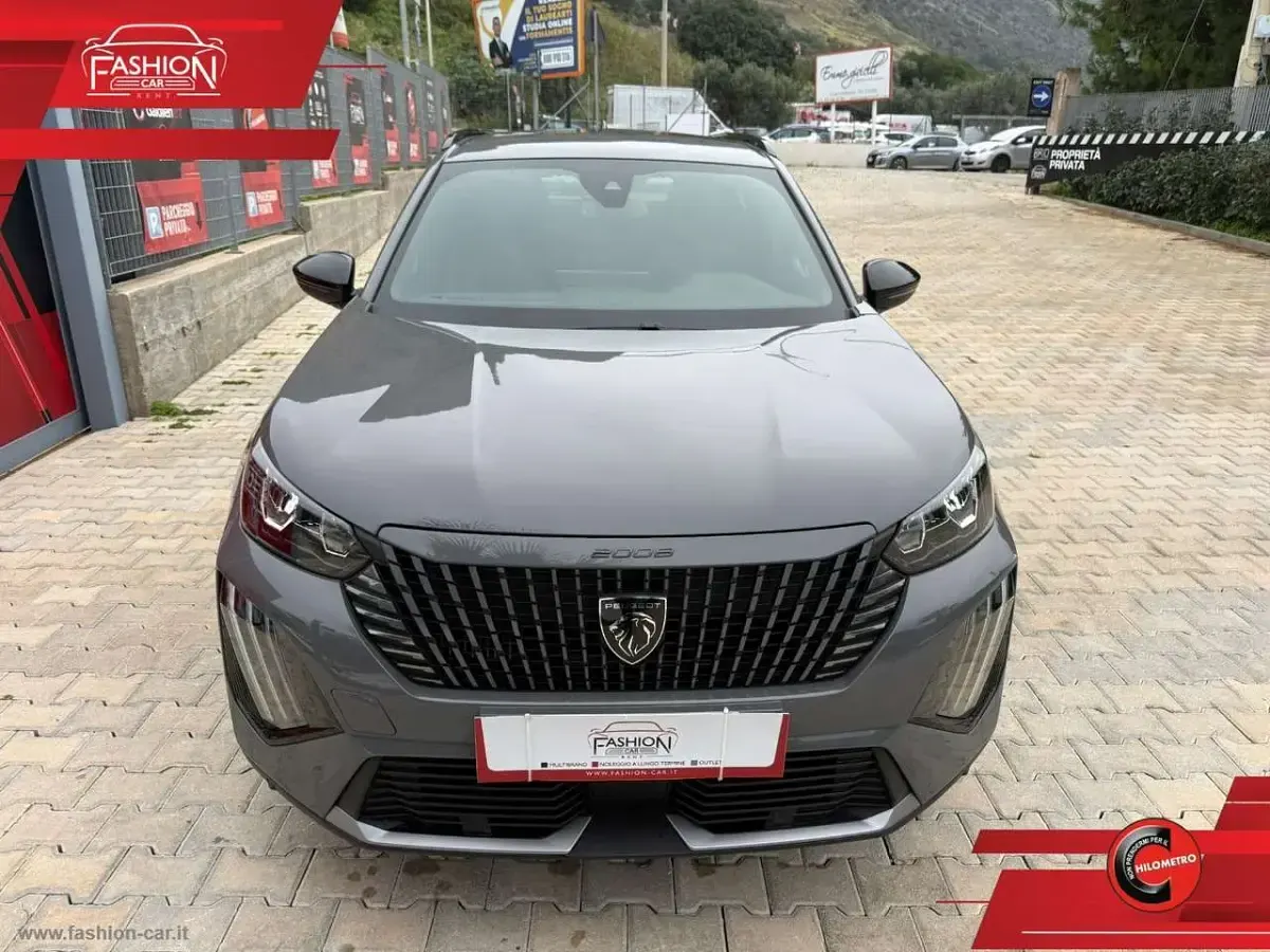 Usata Peugeot 2008 Allure 102 CV (75 kW) 2024 Grigio SUV